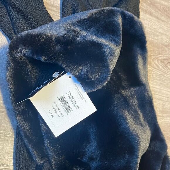 Echo
Faux Fur Knit Scarf - Picture 3 of 3